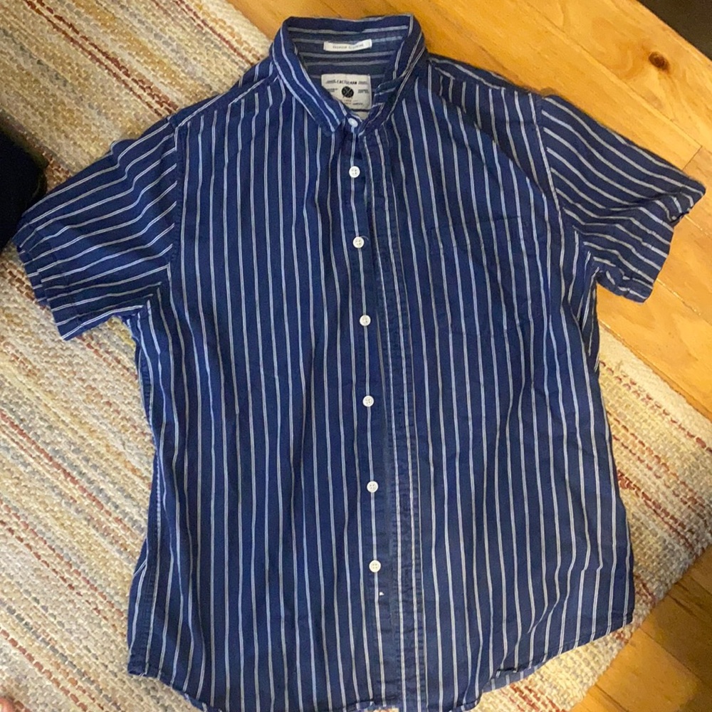 Men’s Striped button down collared shirt